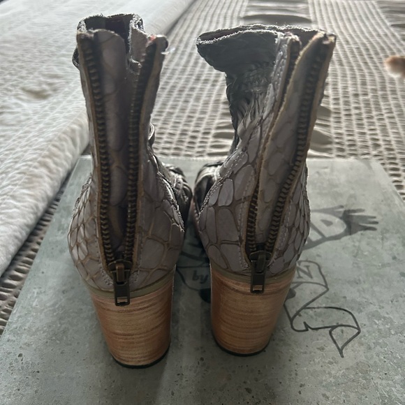 Freebird by Steven Brown Strappy Sandals - Picture 3 of 7